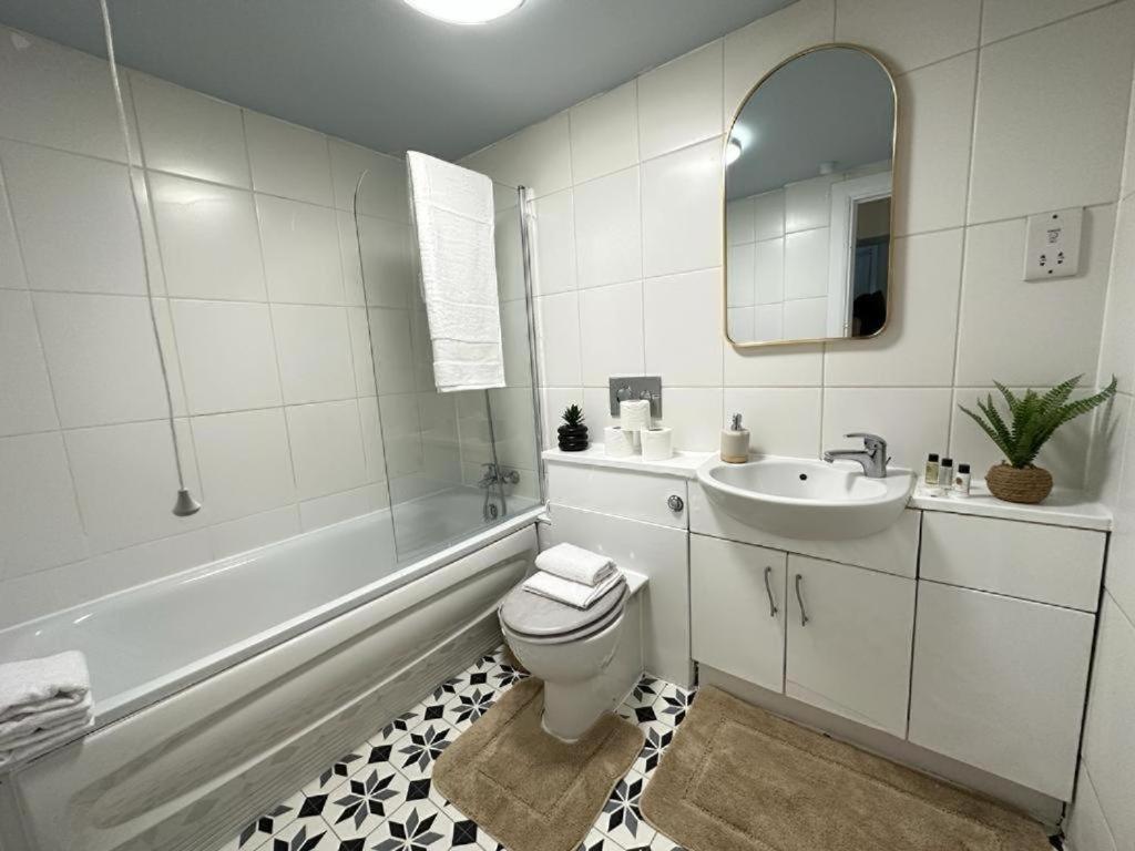 Hyde Park Three Bedroom Apartament *